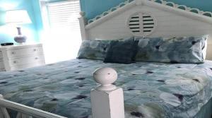 Captiva Island Cottage - Gardenia Cottage - Master Bed with dresser