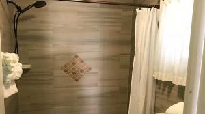 Captiva Island Hotel- Gardenia Suite - Shower 900 x 500