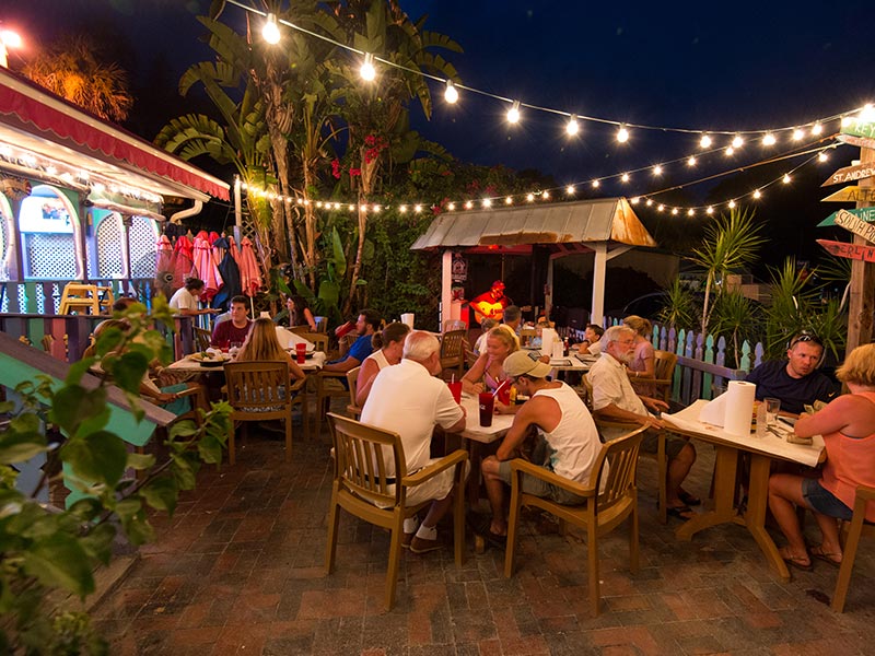 image of people dining at RC Otter's Eats restaurant | Captiva Island Inn