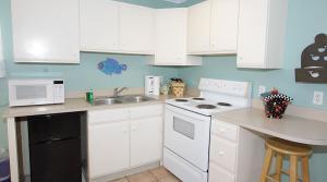 Hibiscus Cottage Kitchen