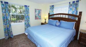Captiva Island Cottages - Hibiscus-Cottage - Bedroom 1