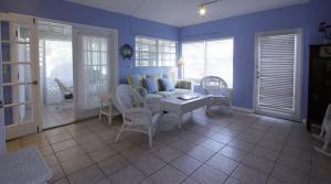 Iris Villa Wicker