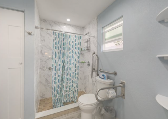 Captiva Island Hotel - ADA Bathrm with Walk-in Shower - 2-Bedroom Gardenia Villa