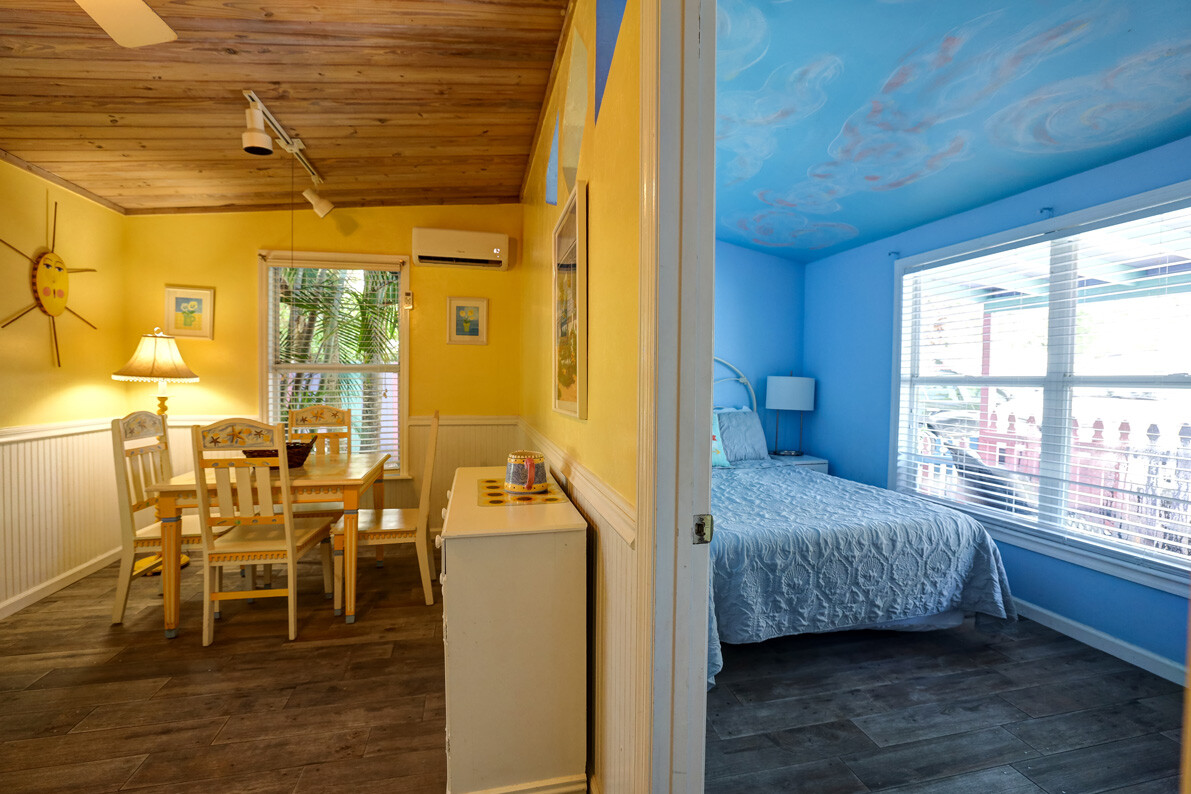 Captiva Island Cottages - 1-Bedroom Daisy Cottage - From $109/nt