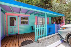 Captiva Island Cottages - 1-Bedroom Sunflower Cottage - Cottage Exterior View 2