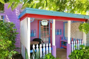 Daisy Cottage outside view at Captiva Island Inn