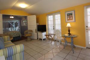 Jasmine Cottage living room view at Captiva Island Inn