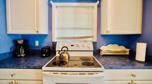 Iris Villa Fully-Equipped Kitchen | Captiva Island Inn